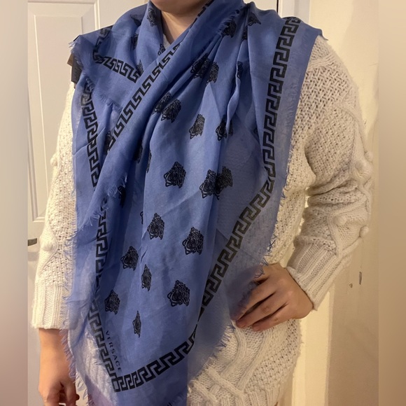 NEW VERSACE blue Medusa Greca Large silk mix shawl scarf - Picture 2 of 15